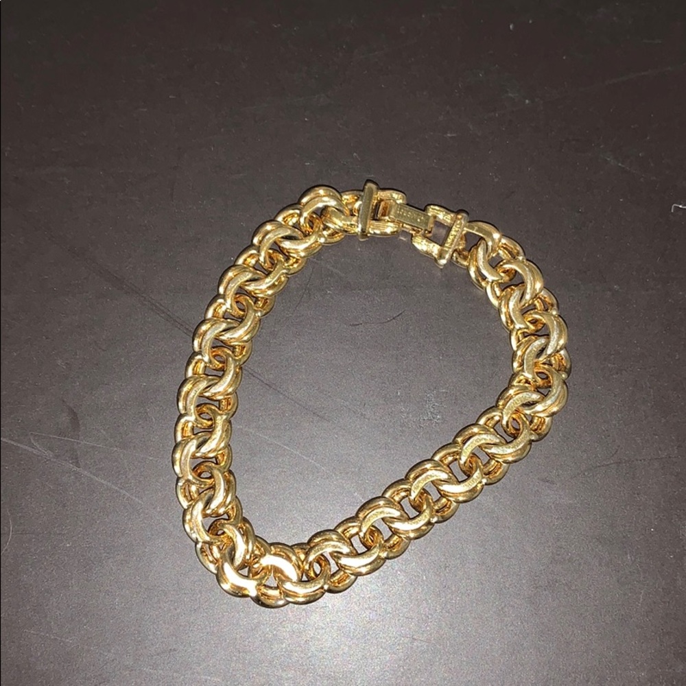 Gold chain bracelet